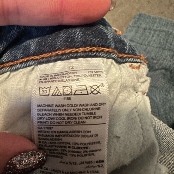 Old Navy distressed mid rise rockstar jeans. Size 12 - Picture 3 of 3